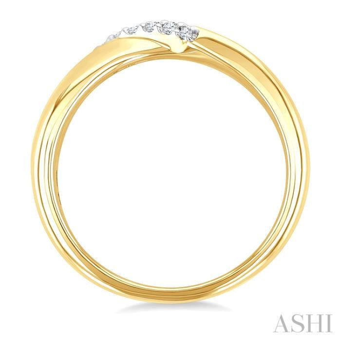 1/20 Ctw Round Cut Diamond Fashion Ring in Yellow Gold Vermeil