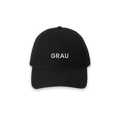 Schwarze GRAU Cap aus 100% Bio-Baumwolle mit hochwertig gesticktem GRAU Logo, nachhaltiges Fairtrade-Design.